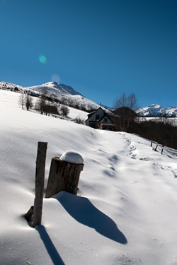 Le chalet par temps de neige